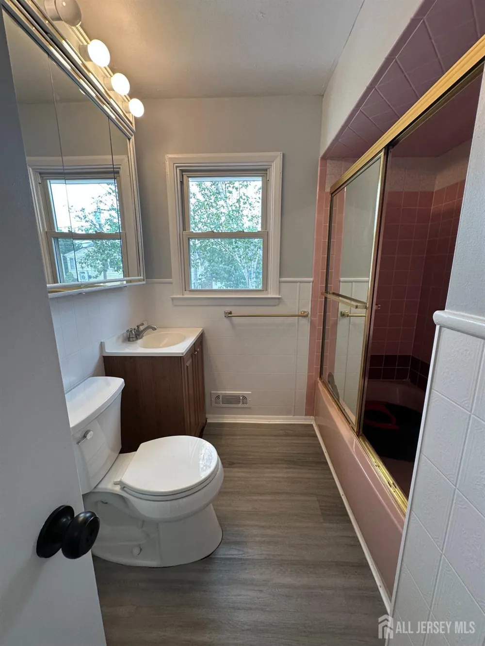 183 E Henry Place E Iselin, NJ 08830