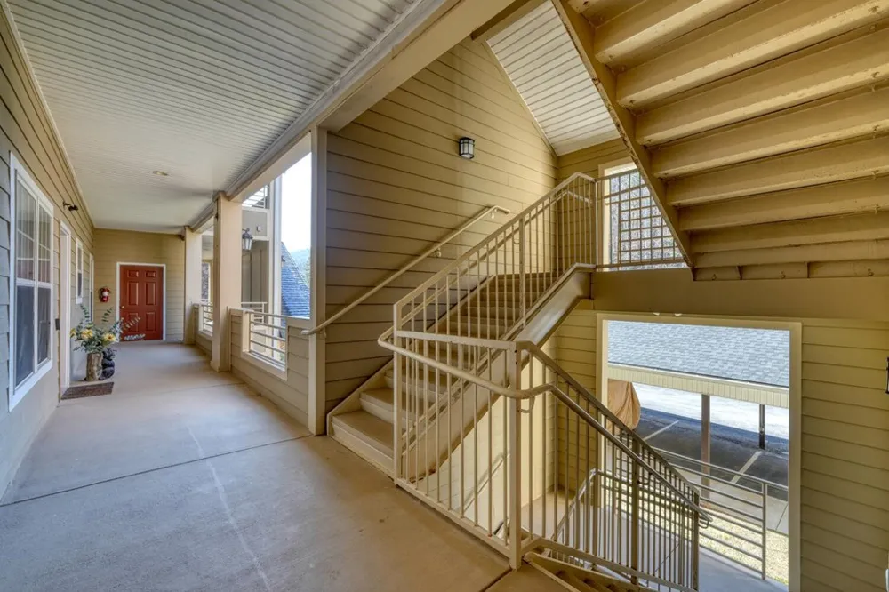 112 Glen Eagle Ct D202 Clayton, GA 30525