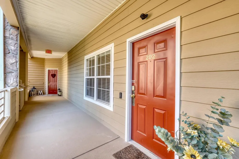 112 Glen Eagle Ct D202 Clayton, GA 30525