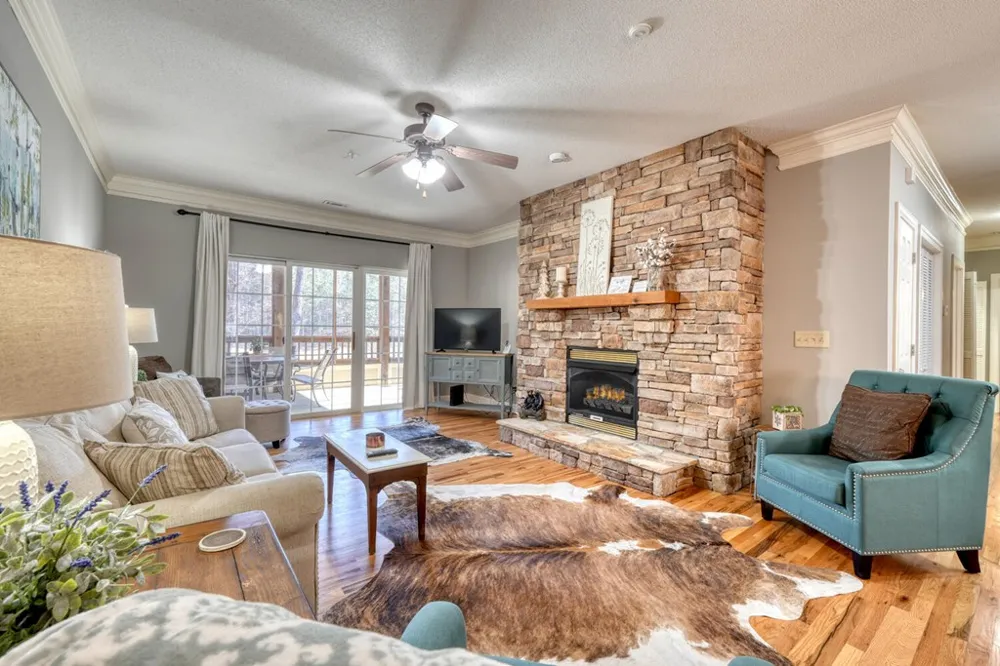 112 Glen Eagle Ct D202 Clayton, GA 30525