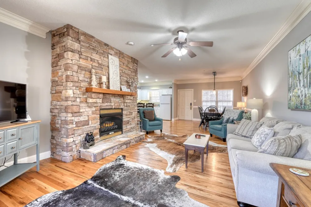 112 Glen Eagle Ct D202 Clayton, GA 30525
