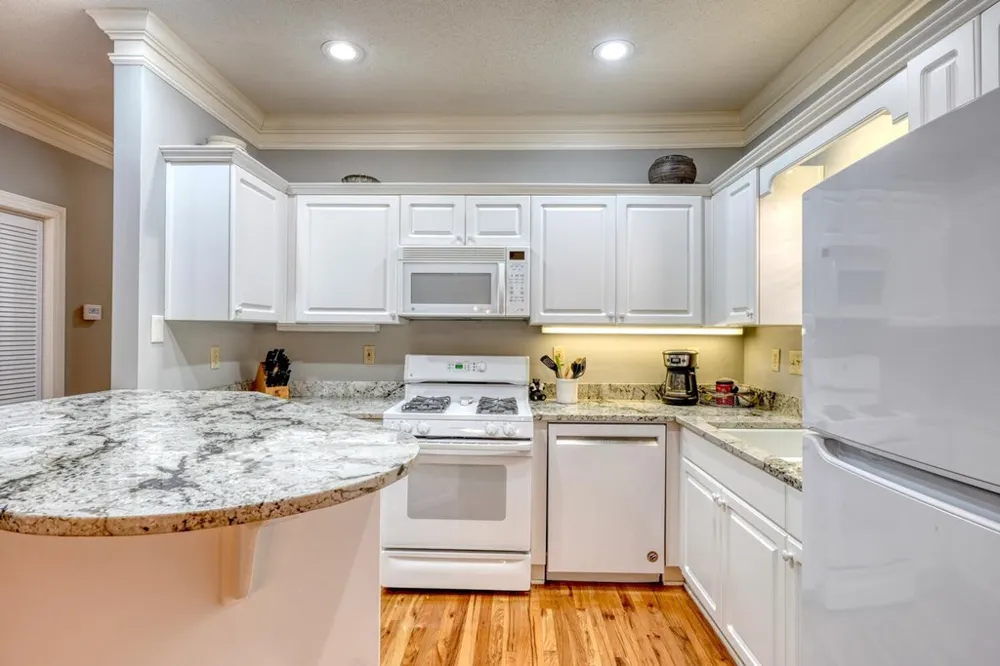 112 Glen Eagle Ct D202 Clayton, GA 30525
