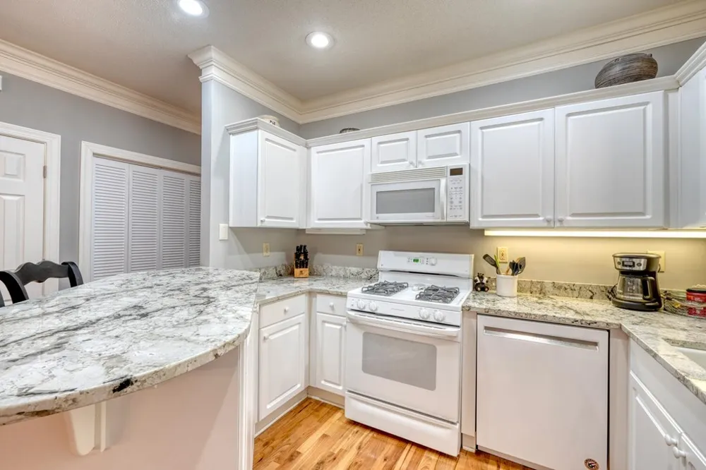 112 Glen Eagle Ct D202 Clayton, GA 30525