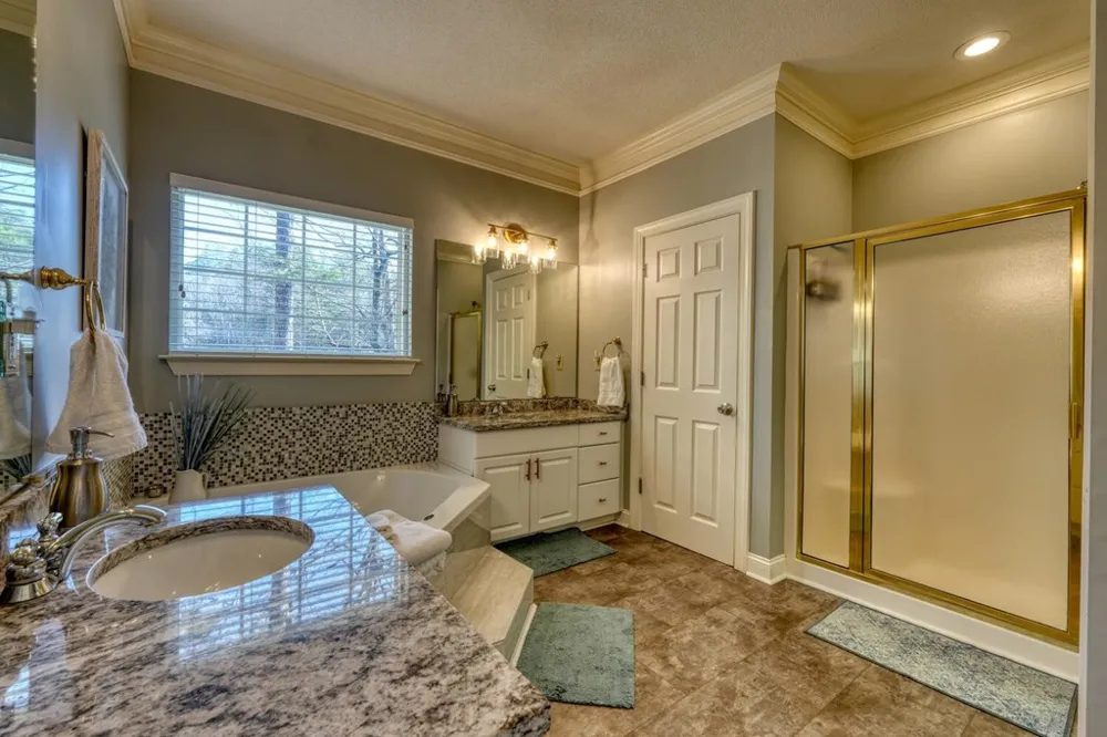 112 Glen Eagle Ct D202 Clayton, GA 30525