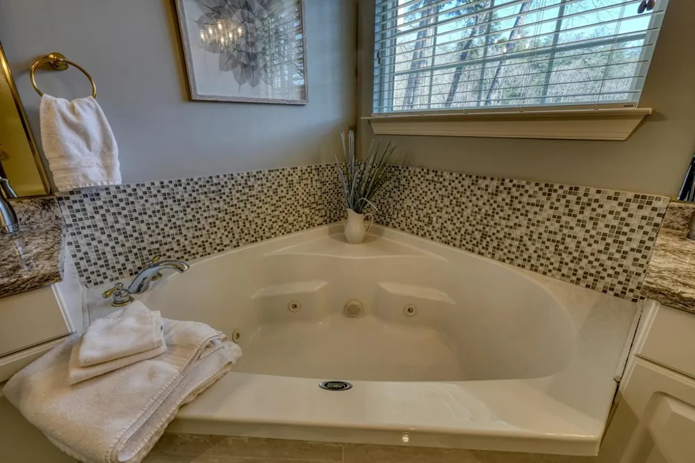 112 Glen Eagle Ct D202 Clayton, GA 30525