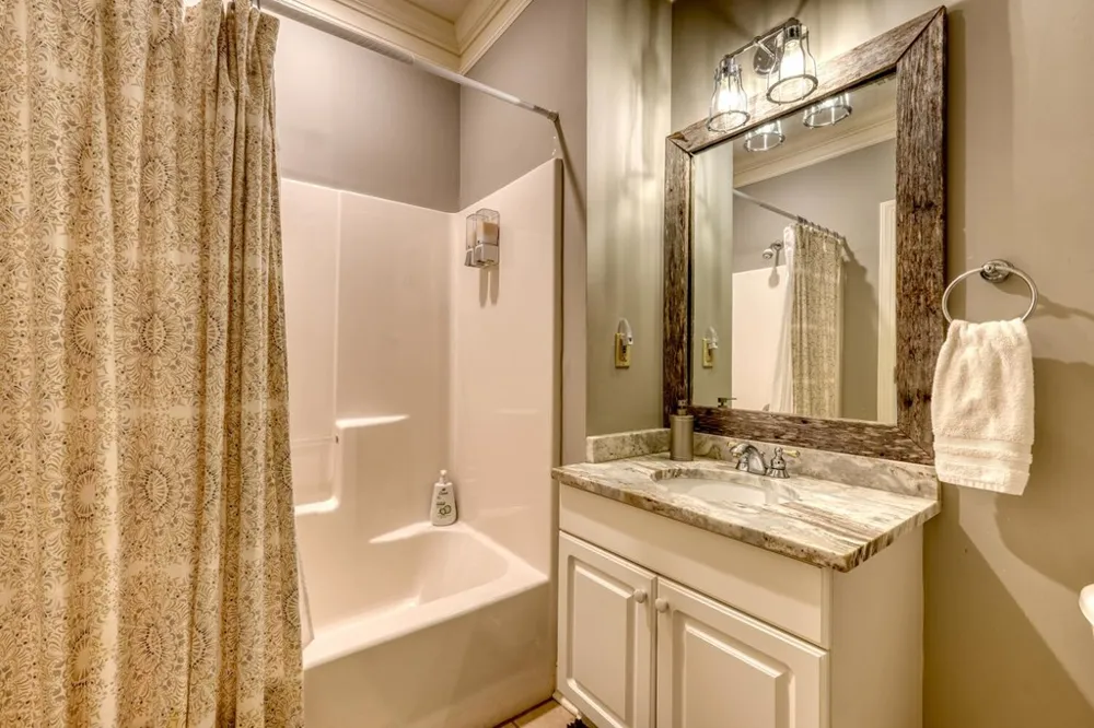 112 Glen Eagle Ct D202 Clayton, GA 30525
