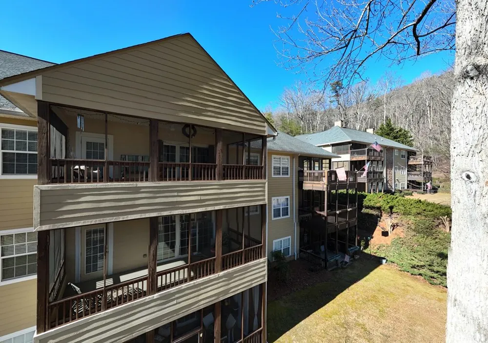 112 Glen Eagle Ct D202 Clayton, GA 30525