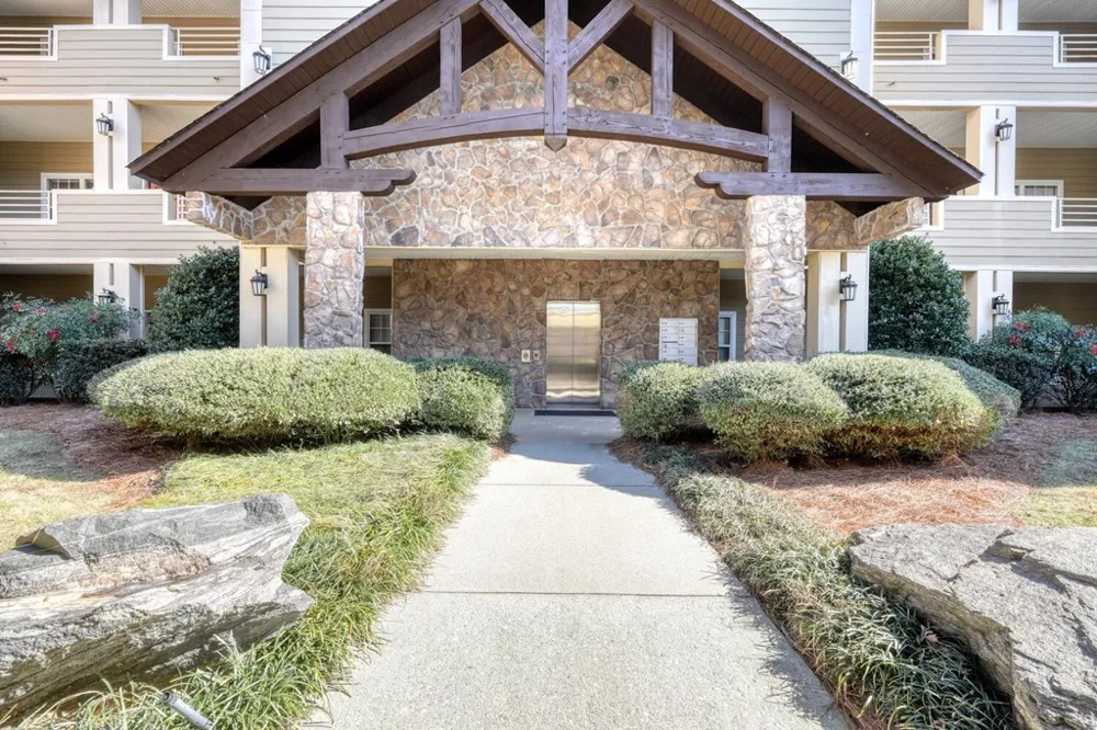 112 Glen Eagle Ct D202 Clayton, GA 30525