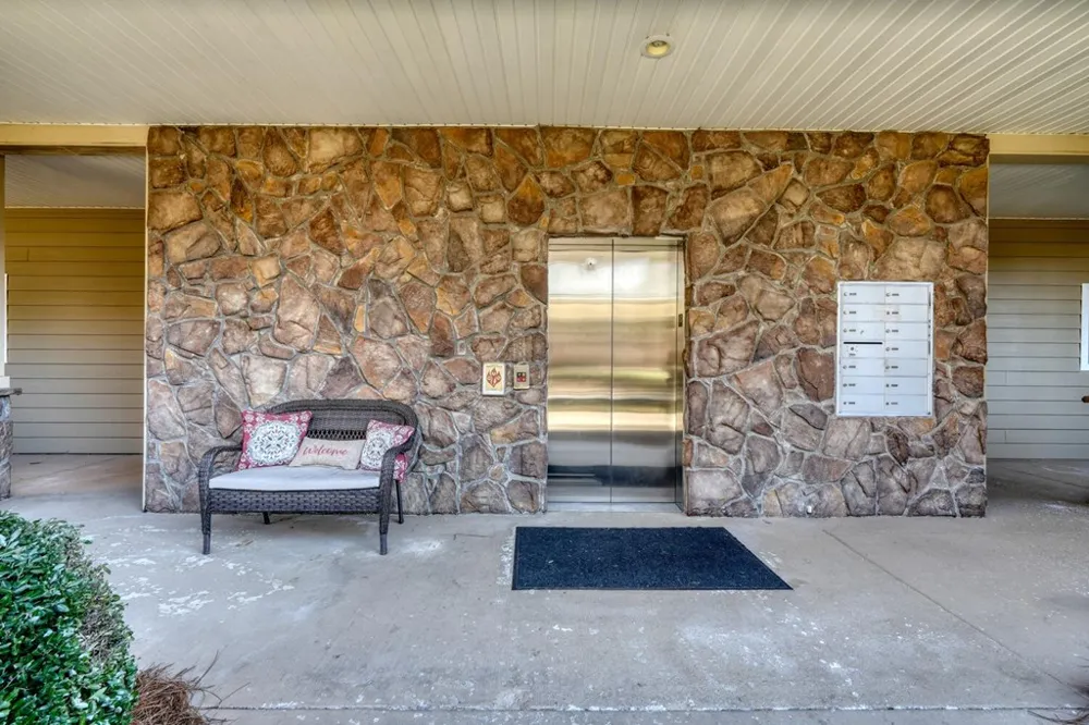 112 Glen Eagle Ct D202 Clayton, GA 30525