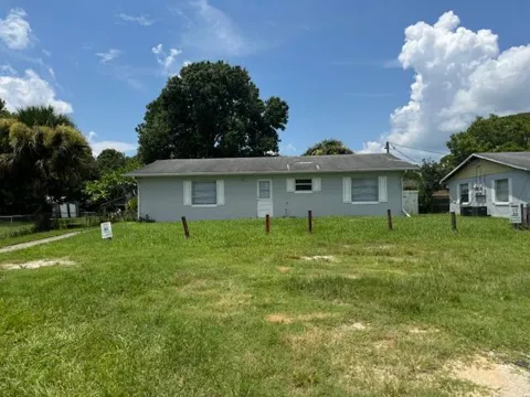123 Pineda Street