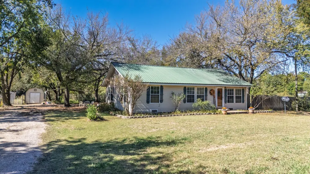 962 Hwy 50 Ladonia, TX 75449