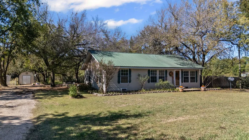 962 Hwy 50 Ladonia, TX 75449