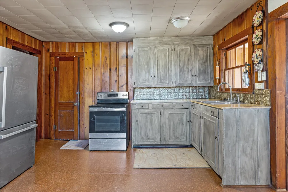 962 Hwy 50 Ladonia, TX 75449