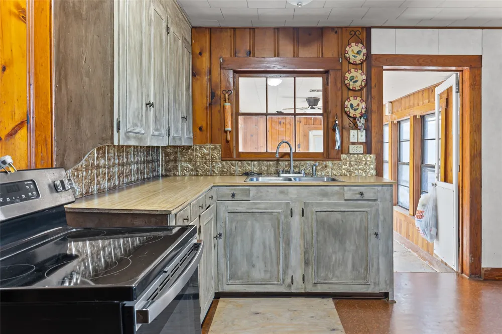 962 Hwy 50 Ladonia, TX 75449