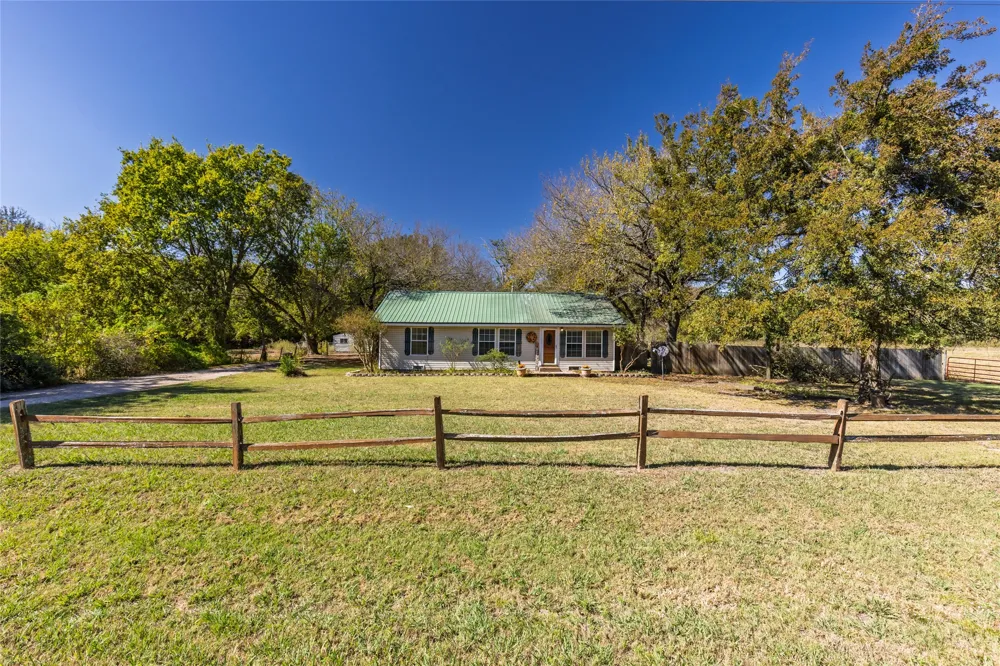 962 Hwy 50 Ladonia, TX 75449