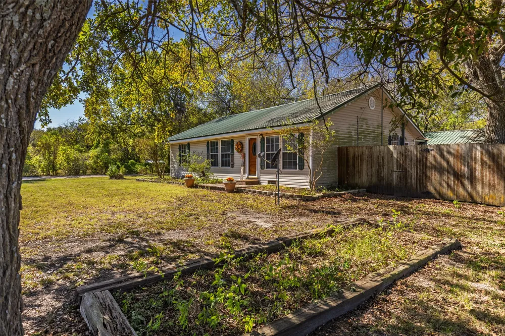 962 Hwy 50 Ladonia, TX 75449