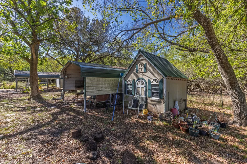 962 Hwy 50 Ladonia, TX 75449