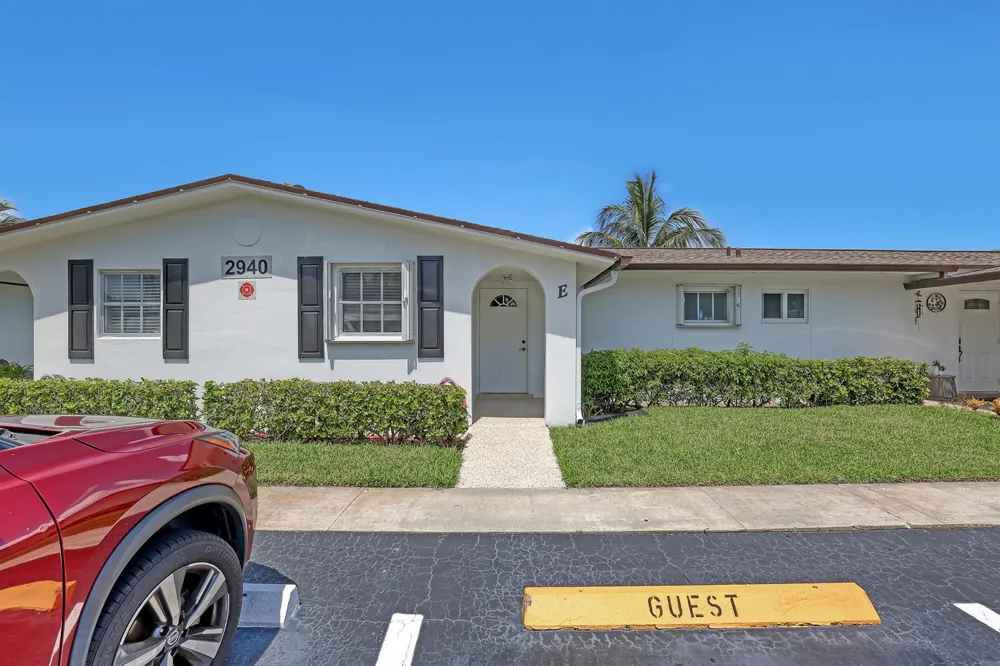 2940 Crosley Drive E West Palm Beach, FL 33415