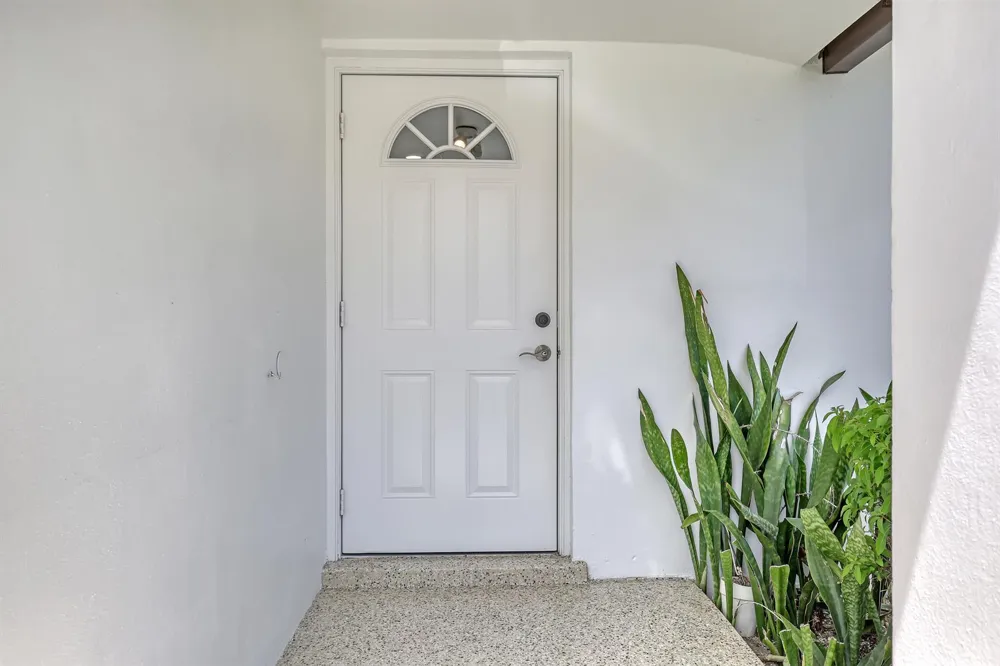 2940 Crosley Drive E West Palm Beach, FL 33415