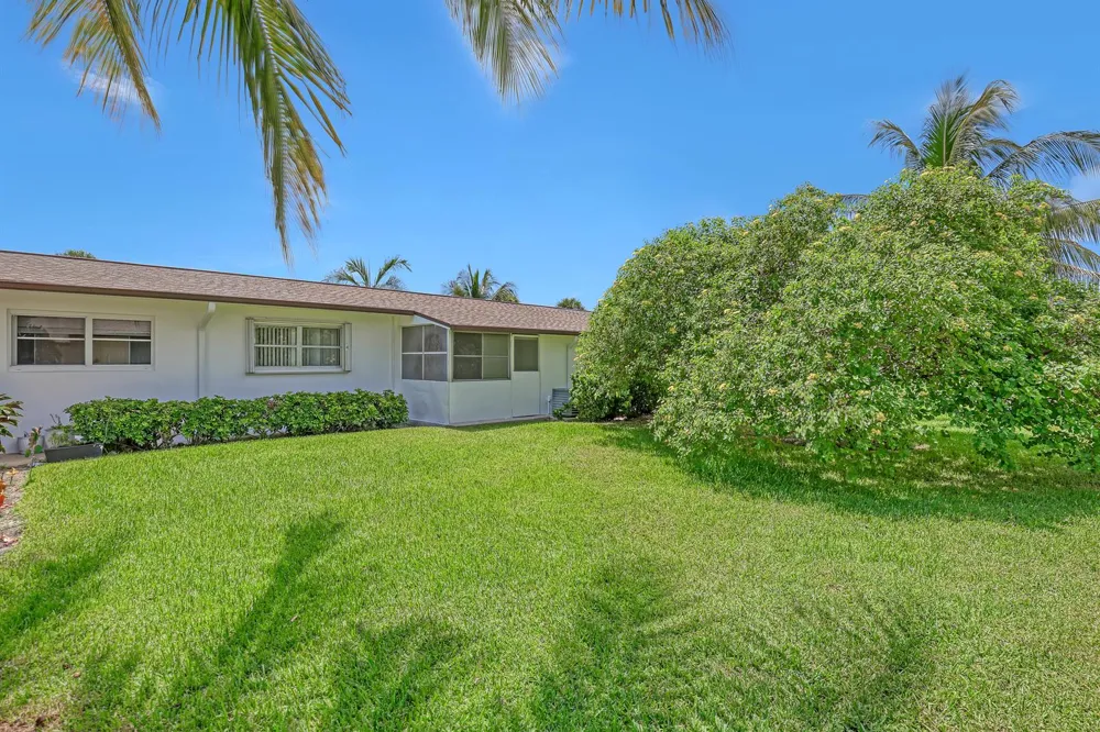 2940 Crosley Drive E West Palm Beach, FL 33415