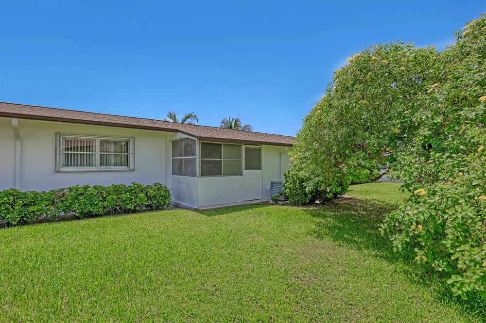 2940 Crosley Drive E West Palm Beach, FL 33415