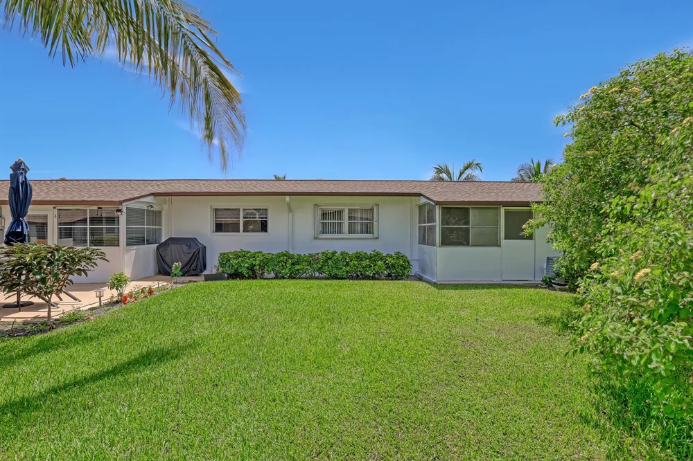 2940 Crosley Drive E West Palm Beach, FL 33415