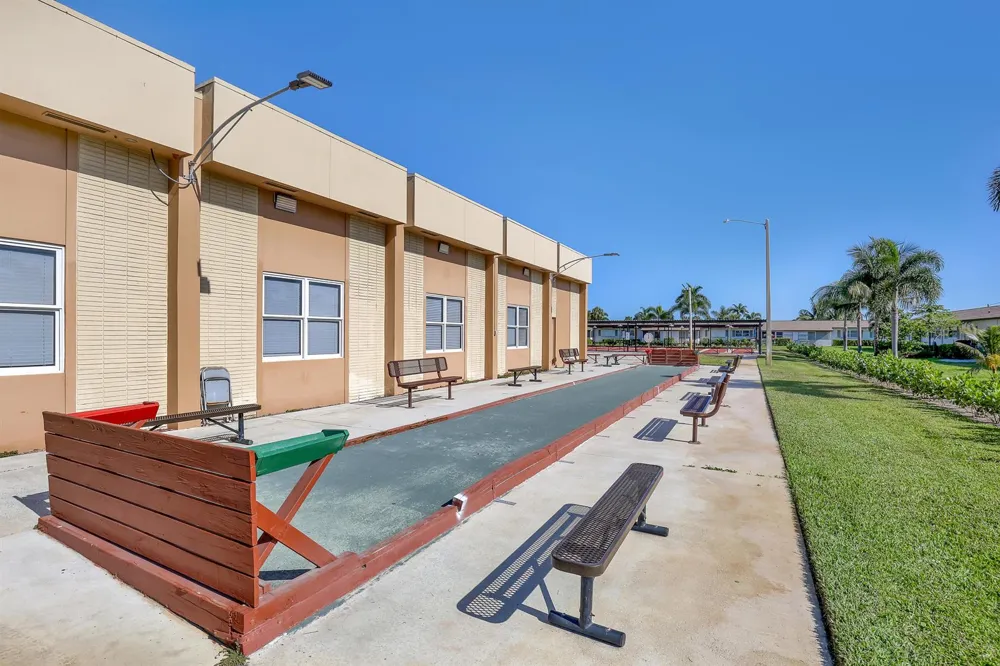 2940 Crosley Drive E West Palm Beach, FL 33415