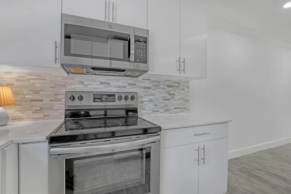 2940 Crosley Drive E West Palm Beach, FL 33415