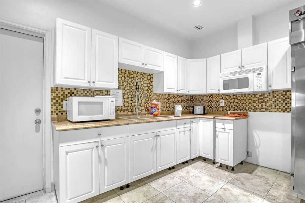 2940 Crosley Drive E West Palm Beach, FL 33415