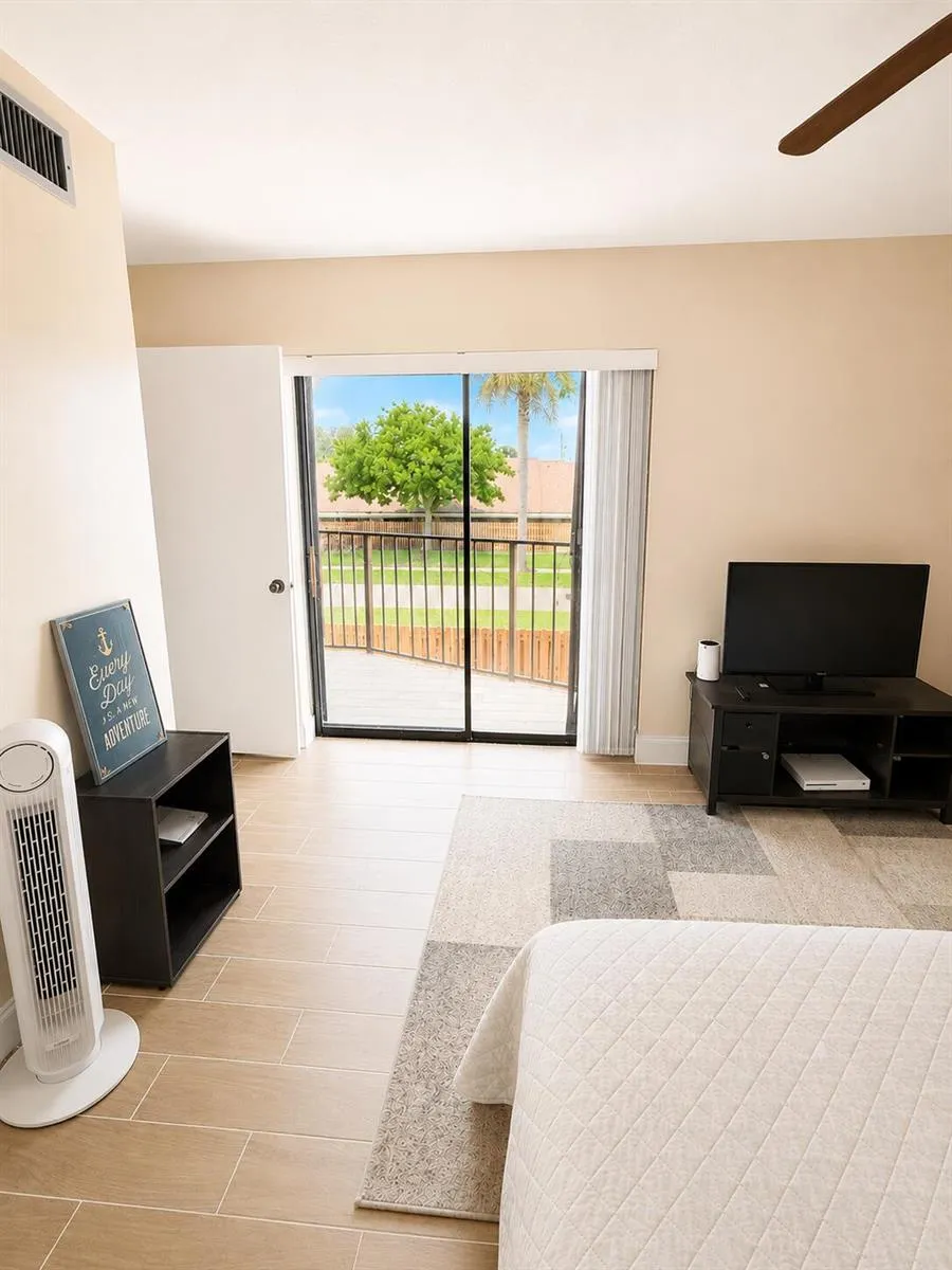192 Springdale Circle Palm Springs, FL 33461