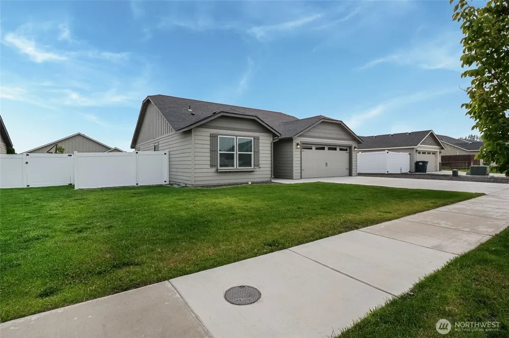 4229 W Cove West Drive Moses Lake, WA 98837