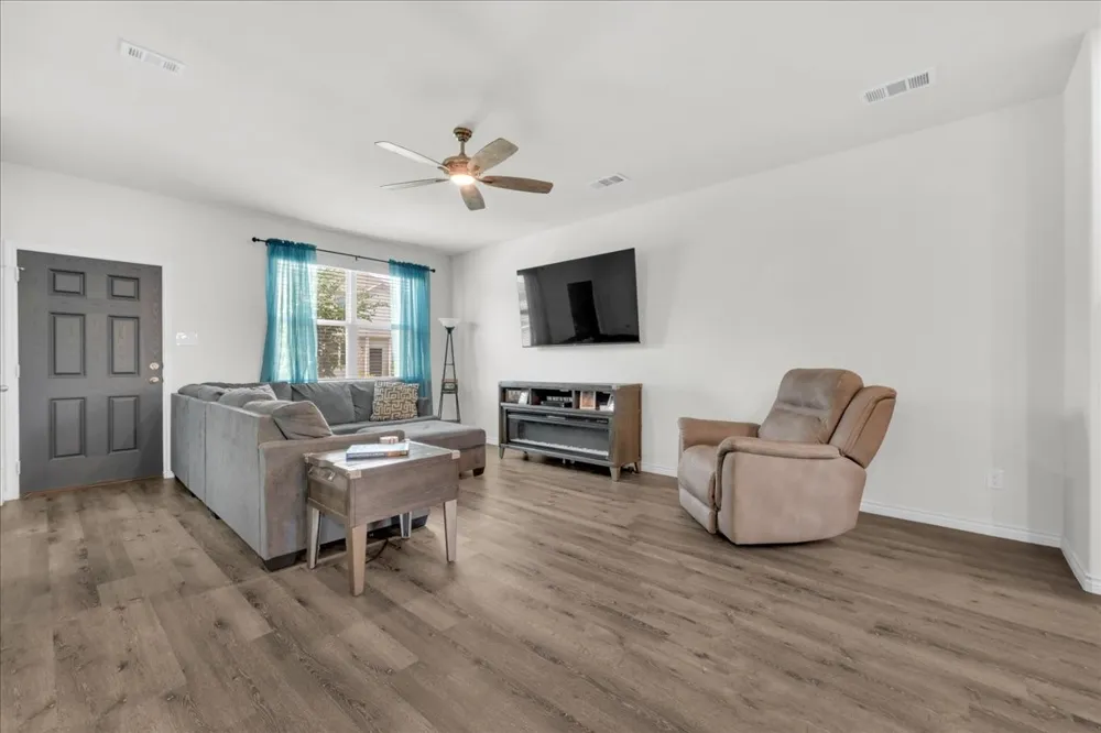 5645 Willamette Drive Fort Worth, TX 76119