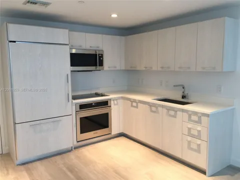 45 SW 9 st #1607