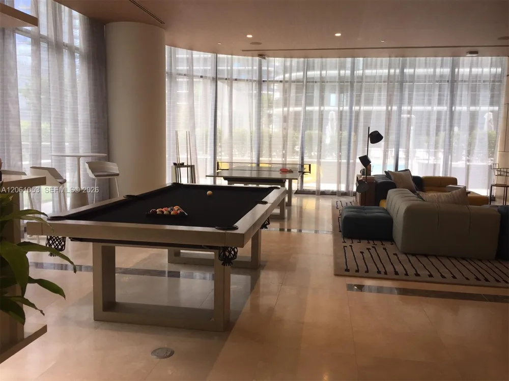 45 SW 9 st #1607 Miami, FL 33131