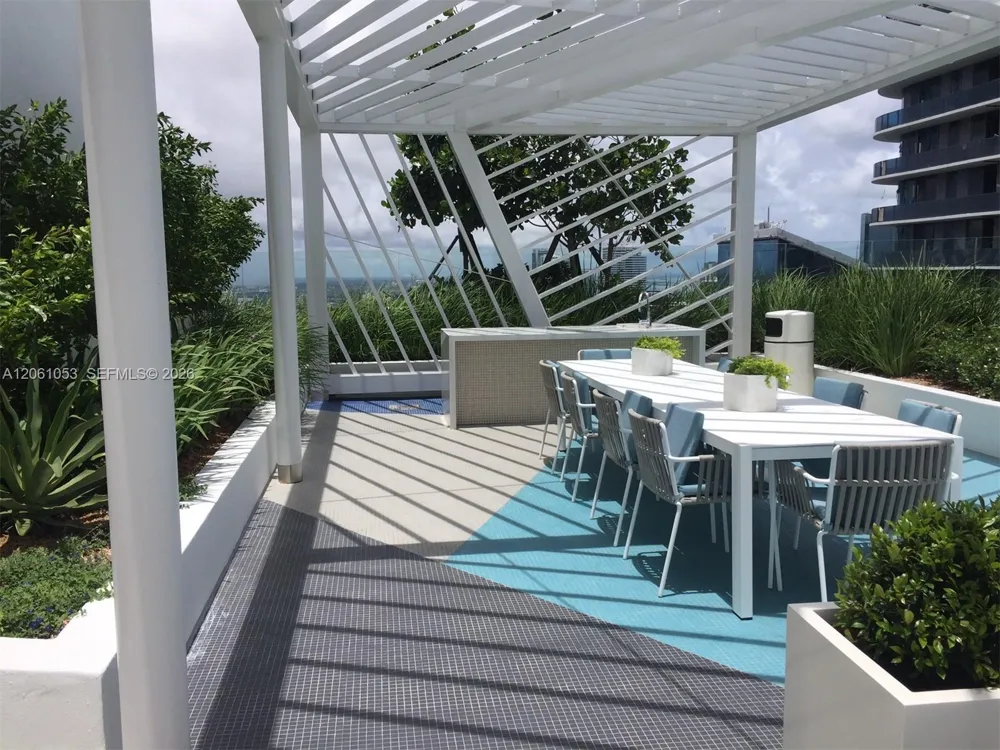 45 SW 9 st #1607 Miami, FL 33131