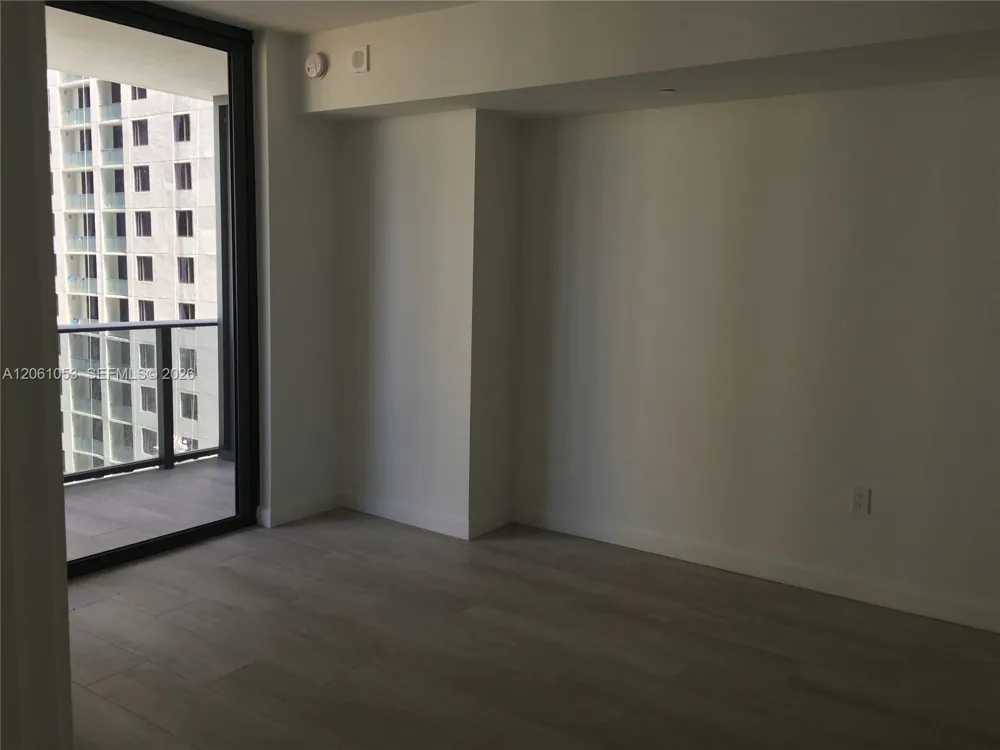 45 SW 9 st #1607 Miami, FL 33131