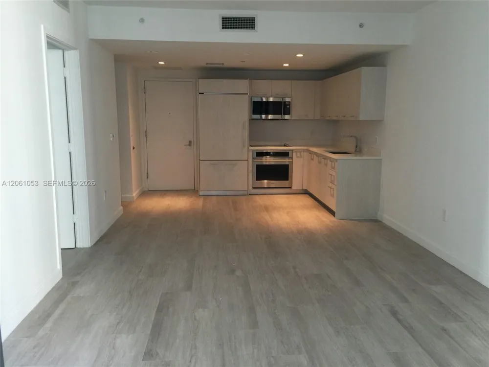 45 SW 9 st #1607 Miami, FL 33131