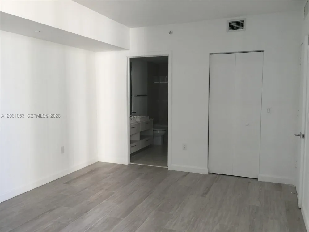 45 SW 9 st #1607 Miami, FL 33131