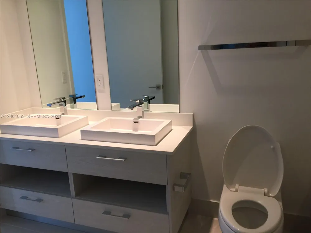 45 SW 9 st #1607 Miami, FL 33131