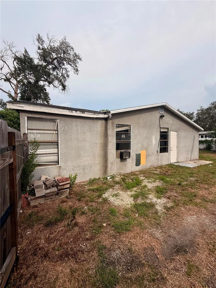806 W SHELL POINT ROAD Ruskin, FL 33570