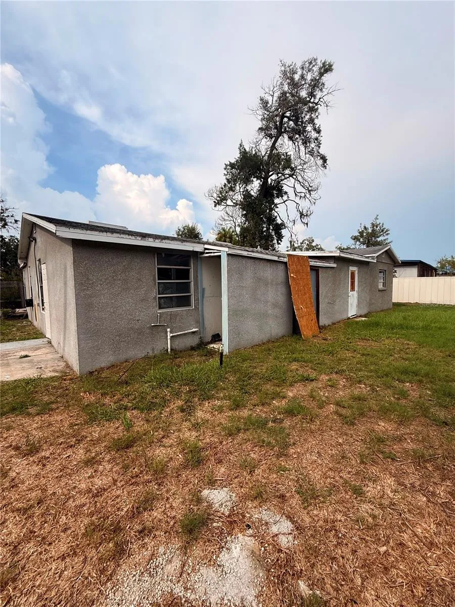 806 W SHELL POINT ROAD Ruskin, FL 33570