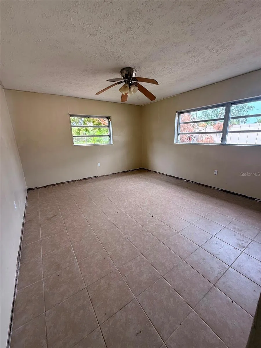 806 W SHELL POINT ROAD Ruskin, FL 33570