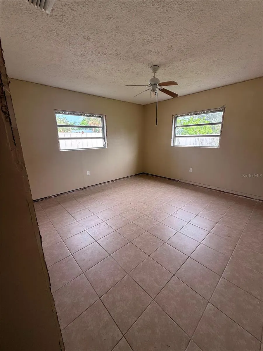 806 W SHELL POINT ROAD Ruskin, FL 33570