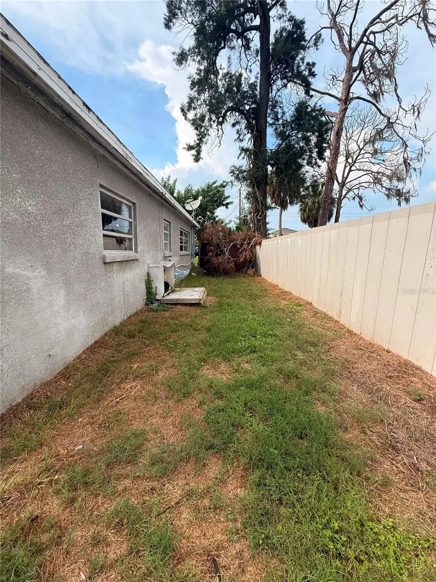 806 W SHELL POINT ROAD Ruskin, FL 33570
