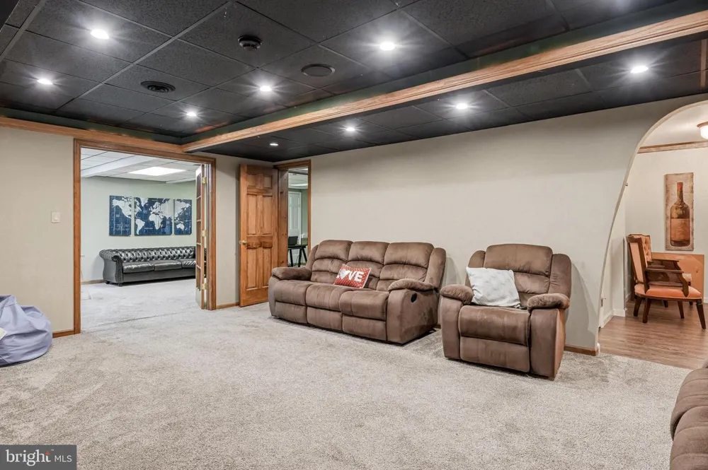 276 GREENTREE ROAD Sewell, NJ 08080