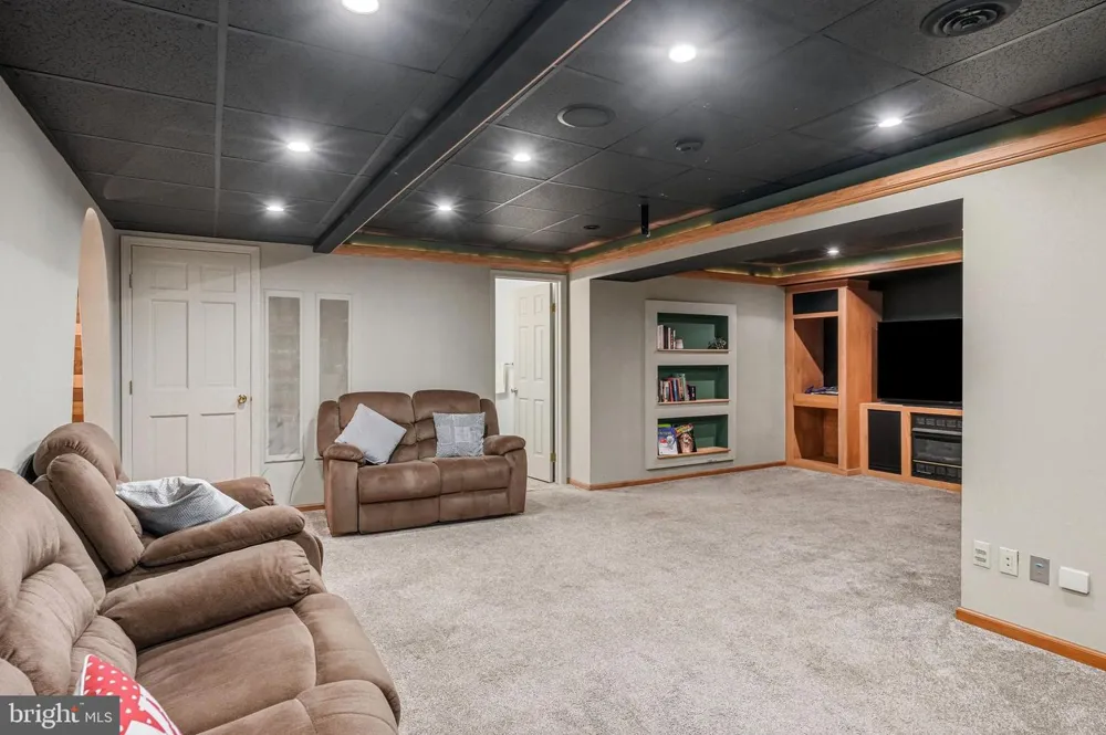 276 GREENTREE ROAD Sewell, NJ 08080