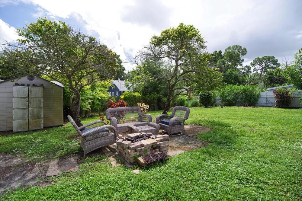 2046 54TH AVENUE Vero Beach, FL 32966