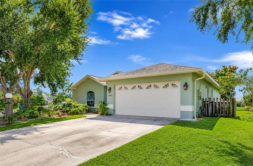 2405 ICECAPADE DRIVE Sarasota, FL 34240