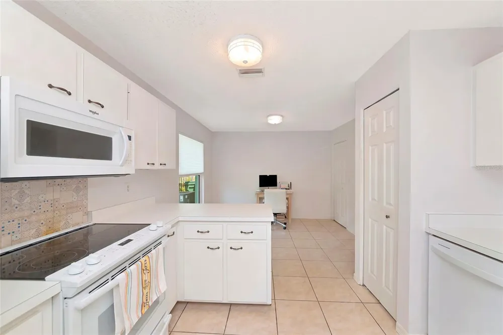 2405 ICECAPADE DRIVE Sarasota, FL 34240