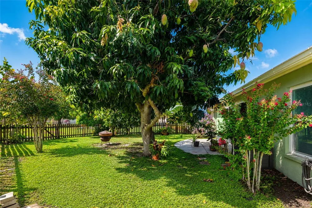 2405 ICECAPADE DRIVE Sarasota, FL 34240